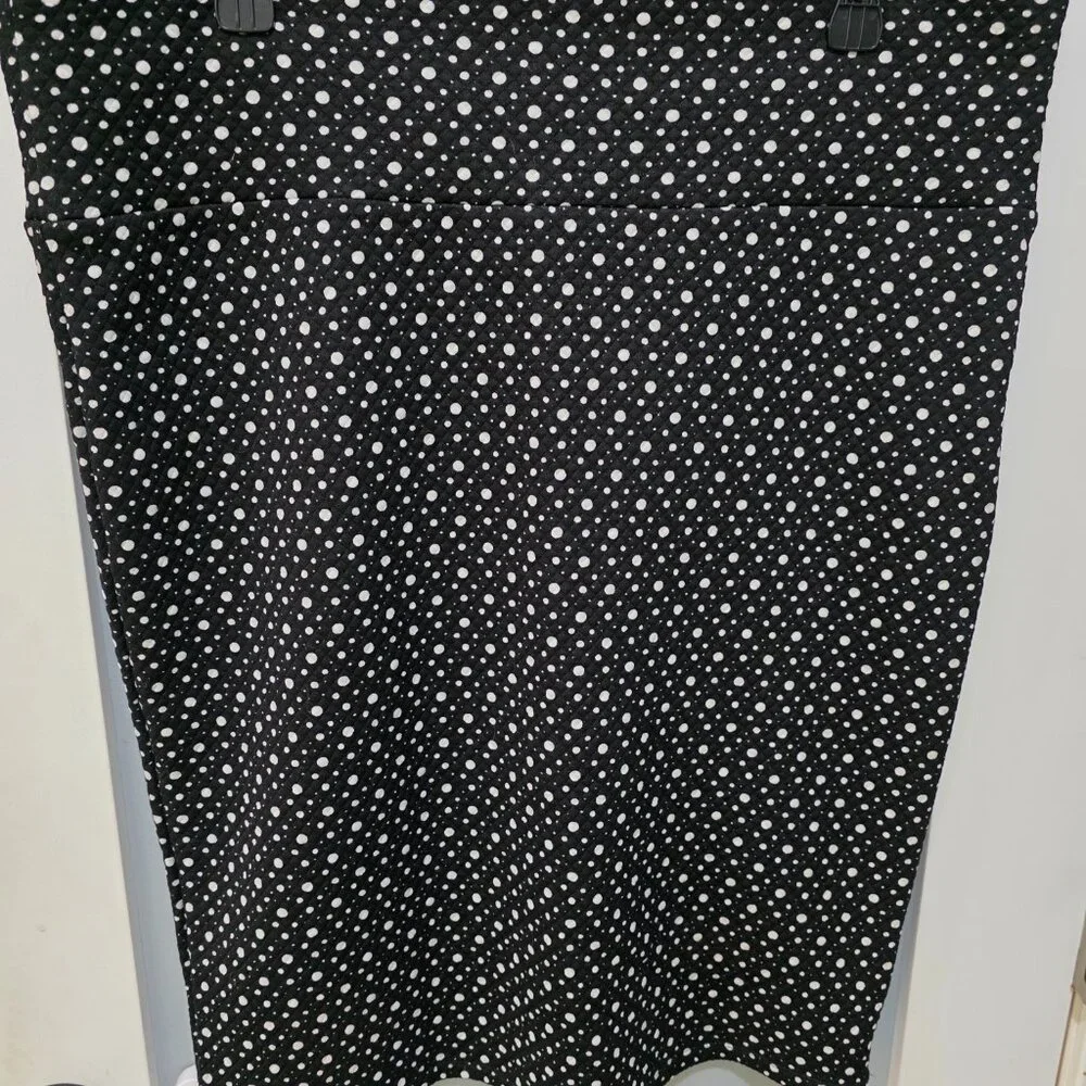 uLaRoe Cassie Pencil Skirt Size XL Black White Polka Dot Thick Fabric Work Retro - Picture 4 of 6
